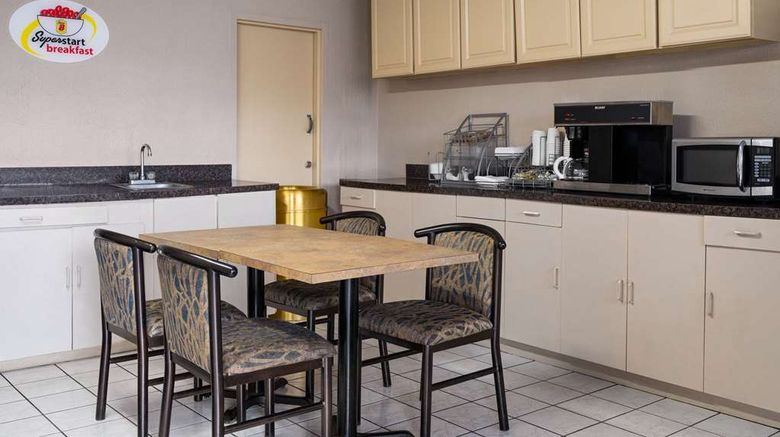 <b>Super 8 by Wyndham Youngstown Other</b>. Images powered by <a href="https://iceportal.shijigroup.com/" title="IcePortal" target="_blank">IcePortal</a>.