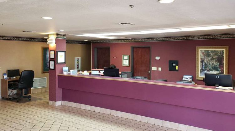Travelodge by Wyndham Carlsbad NM Lobby
