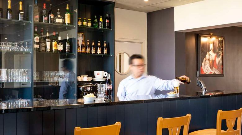 <b>Hotel des Lys Restaurant</b>. Images powered by <a href="https://iceportal.shijigroup.com/" title="IcePortal" target="_blank">IcePortal</a>.