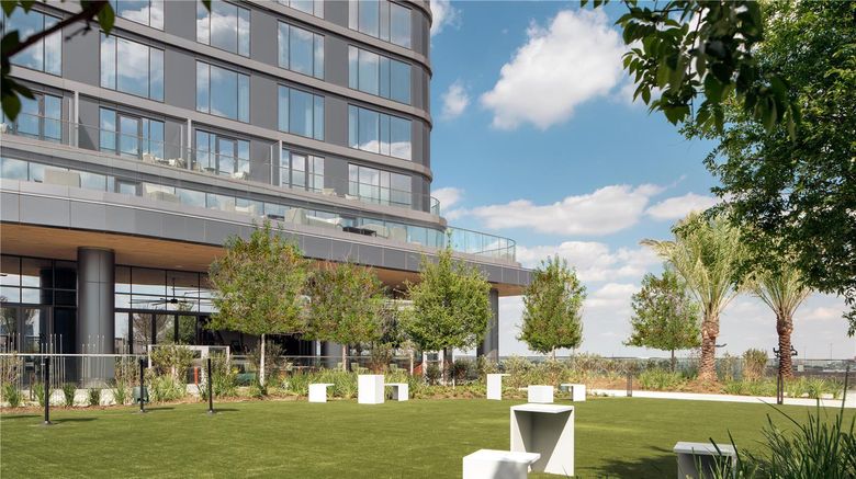 <b>Thompson Houston Exterior</b>. Images powered by <a href="https://iceportal.shijigroup.com/" title="IcePortal" target="_blank">IcePortal</a>.