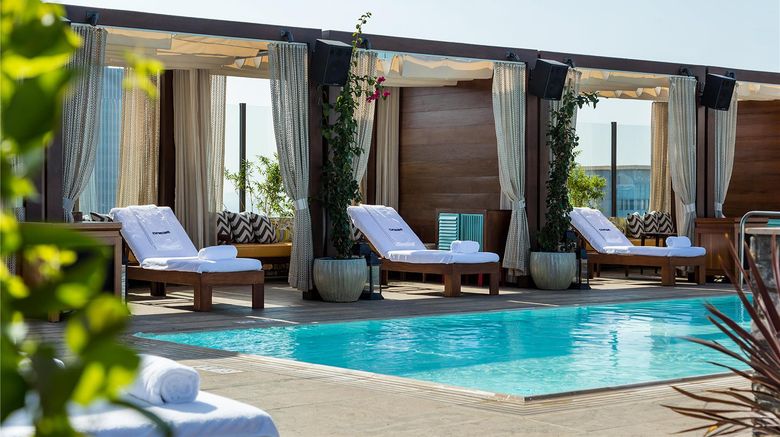 <b>Dream Hollywood by Hyatt Pool</b>. Images powered by <a href="https://iceportal.shijigroup.com/" title="IcePortal" target="_blank">IcePortal</a>.