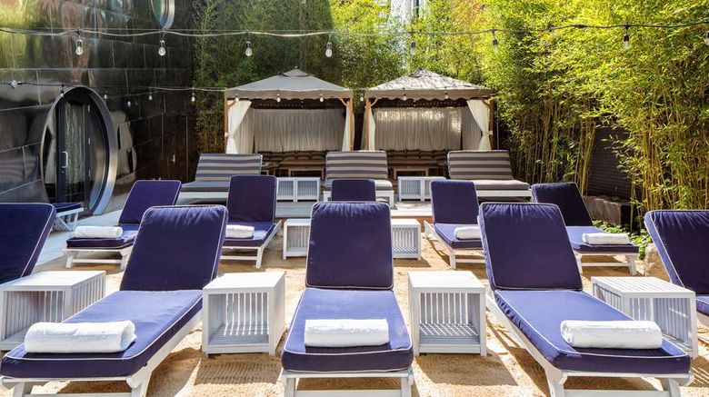 <b>Dream Downtown by Hyatt Pool</b>. Images powered by <a href="https://iceportal.shijigroup.com/" title="IcePortal" target="_blank">IcePortal</a>.