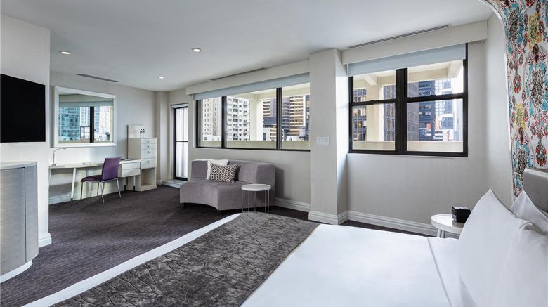 <b>Dream Midtown NYC by Hyatt Suite</b>. Images powered by <a href="https://iceportal.shijigroup.com/" title="IcePortal" target="_blank">IcePortal</a>.