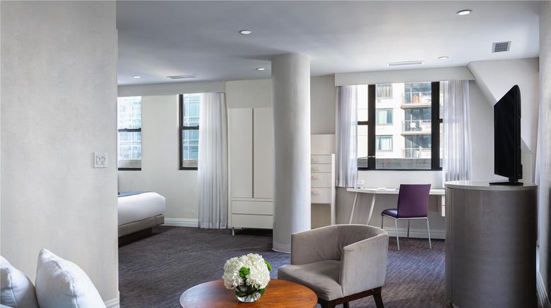 <b>Dream Midtown NYC by Hyatt Suite</b>. Images powered by <a href="https://iceportal.shijigroup.com/" title="IcePortal" target="_blank">IcePortal</a>.