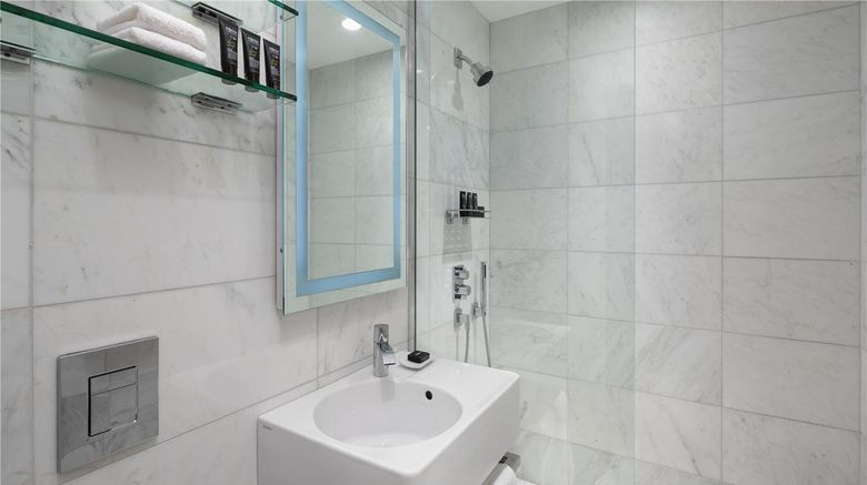<b>Dream Midtown NYC by Hyatt Room</b>. Images powered by <a href="https://iceportal.shijigroup.com/" title="IcePortal" target="_blank">IcePortal</a>.