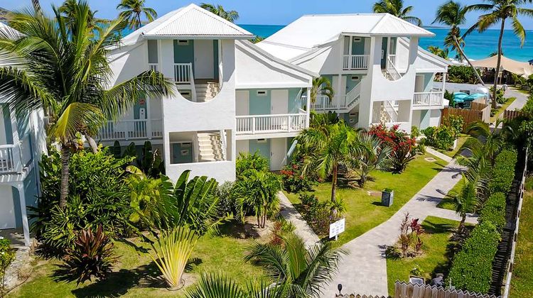 La Playa Orient Bay Exterior