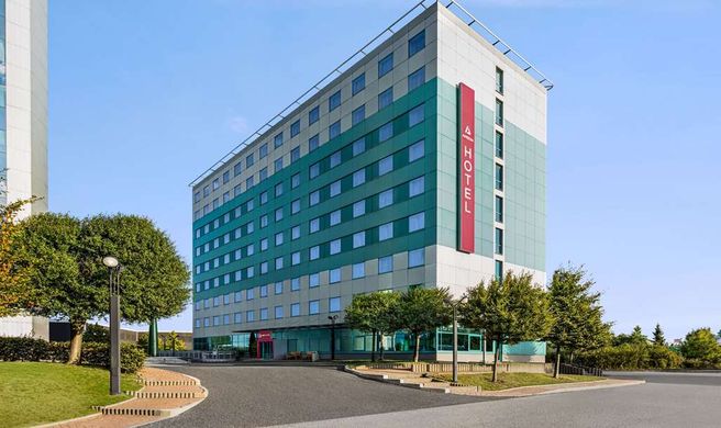 Amedia Express Prague, Trademark Collect Exterior