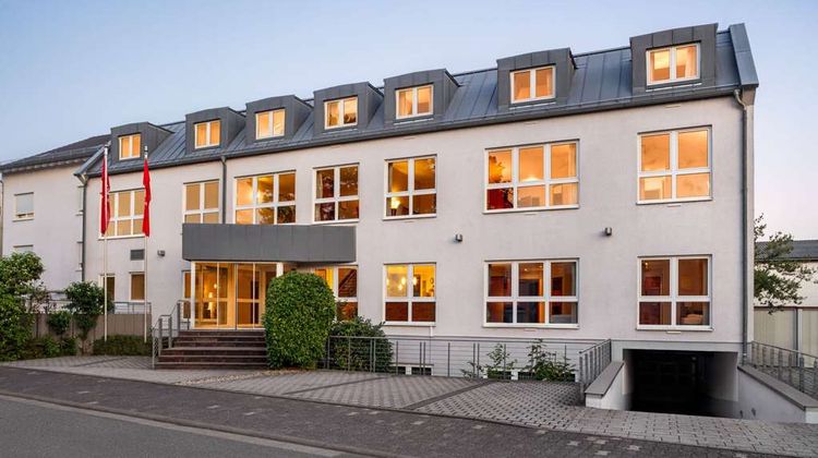 Amedia Frankfurt Russelsheim, Trademark Exterior