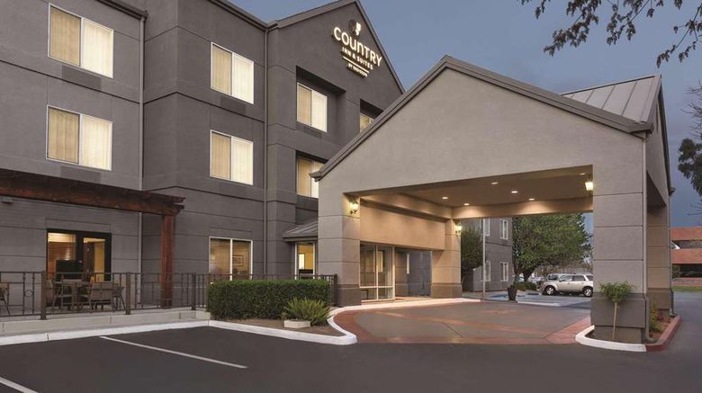 <b>Country Inn & Suites Fresno North Exterior</b>. Images powered by <a href="https://iceportal.shijigroup.com/" title="IcePortal" target="_blank">IcePortal</a>.