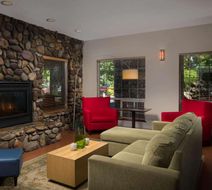 Country Inn & Suites Portland Lobby