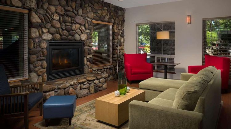 Country Inn & Suites Portland Lobby