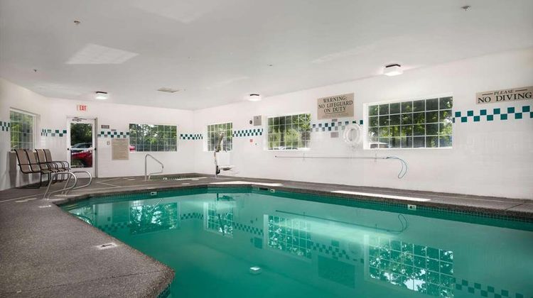 Country Inn & Suites Portland Pool