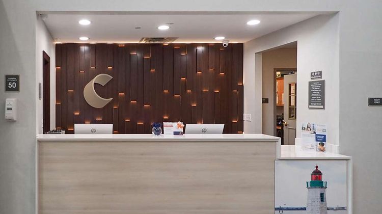Comfort Inn & Suites near Coliseum Lobby