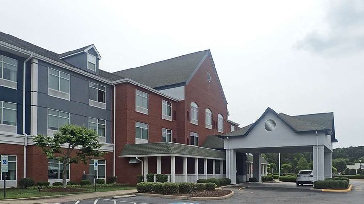 Comfort Inn & Suites near Coliseum Exterior
