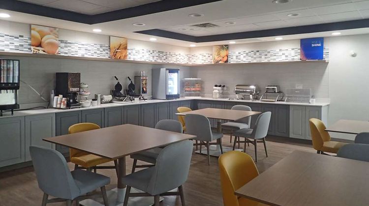 Comfort Inn & Suites near Coliseum Restaurant