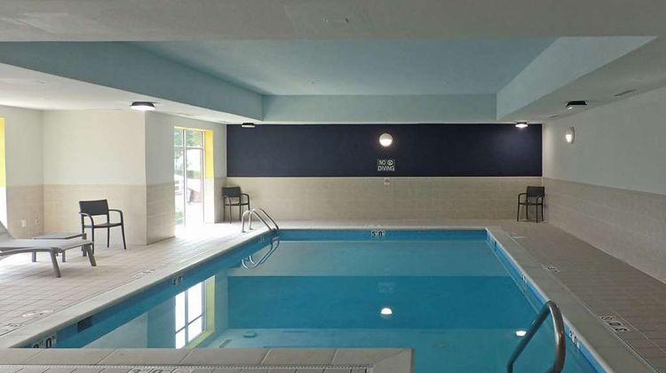 Comfort Inn & Suites near Coliseum Pool