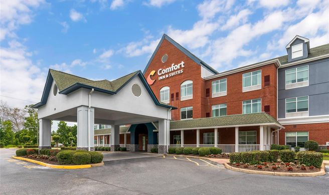 Comfort Inn & Suites near Coliseum Exterior