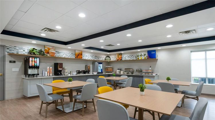 Comfort Inn & Suites near Coliseum Restaurant