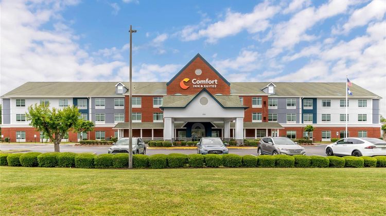 Comfort Inn & Suites near Coliseum Exterior