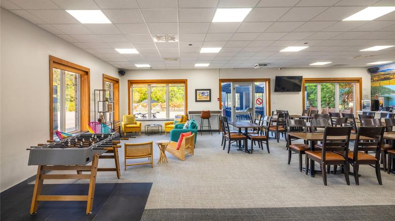 <b>Clarion Pointe La Malbaie Lobby</b>. Images powered by <a href="https://iceportal.shijigroup.com/" title="IcePortal" target="_blank">IcePortal</a>.