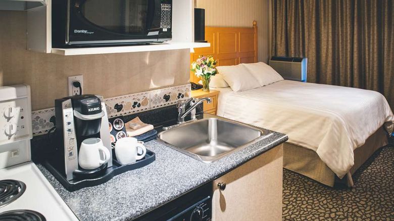 <b>The Pinnacle Hotel Suite</b>. Images powered by <a href="https://iceportal.shijigroup.com/" title="IcePortal" target="_blank">IcePortal</a>.
