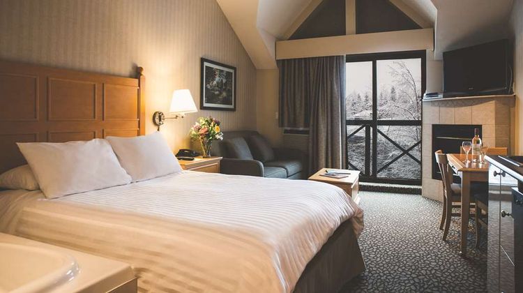 The Pinnacle Hotel Suite