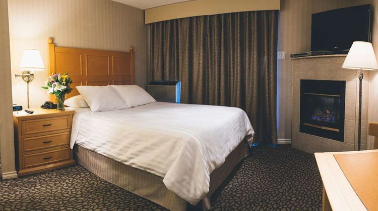 The Pinnacle Hotel Suite