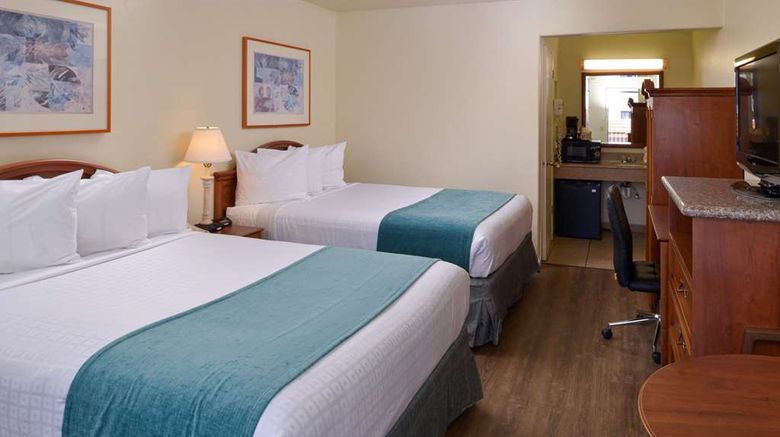 <b>Edgewater Inn & Suites Room</b>. Images powered by <a href="https://iceportal.shijigroup.com/" title="IcePortal" target="_blank">IcePortal</a>.