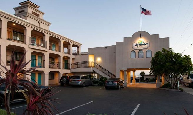 Edgewater Inn & Suites Exterior