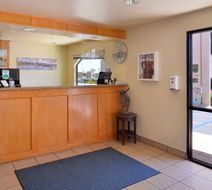 Edgewater Inn & Suites Lobby