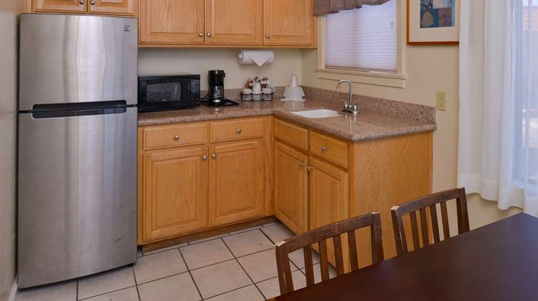<b>Edgewater Inn & Suites Suite</b>. Images powered by <a href="https://iceportal.shijigroup.com/" title="IcePortal" target="_blank">IcePortal</a>.