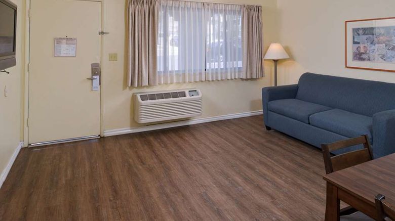 <b>Edgewater Inn & Suites Suite</b>. Images powered by <a href="https://iceportal.shijigroup.com/" title="IcePortal" target="_blank">IcePortal</a>.