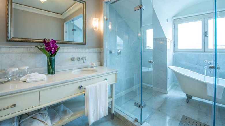 <b>Pera Palace Hotel Room</b>. Images powered by <a href="https://iceportal.shijigroup.com/" title="IcePortal" target="_blank">IcePortal</a>.