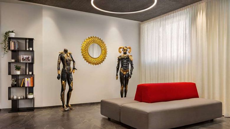 <b>Amedia Mailand, TC by Wyndham Lobby</b>. Images powered by <a href="https://iceportal.shijigroup.com/" title="IcePortal" target="_blank">IcePortal</a>.
