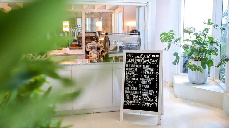 <b>Nautilus Sonesta Miami Beach Restaurant</b>. Images powered by <a href="https://iceportal.shijigroup.com/" title="IcePortal" target="_blank">IcePortal</a>.