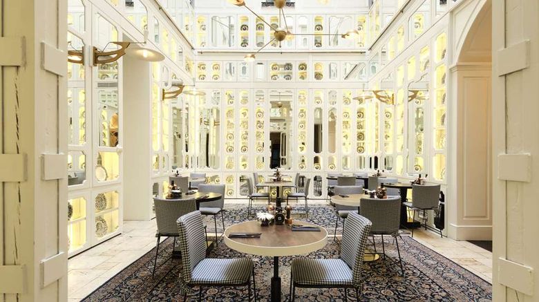 <b>Only YOU Boutique Hotel Madrid Restaurant</b>. Images powered by <a href="https://iceportal.shijigroup.com/" title="IcePortal" target="_blank">IcePortal</a>.