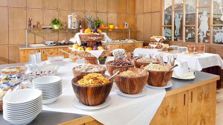 <b>Akzent Hotel Hirsch Restaurant</b>. Images powered by <a href="https://iceportal.shijigroup.com/" title="IcePortal" target="_blank">IcePortal</a>.