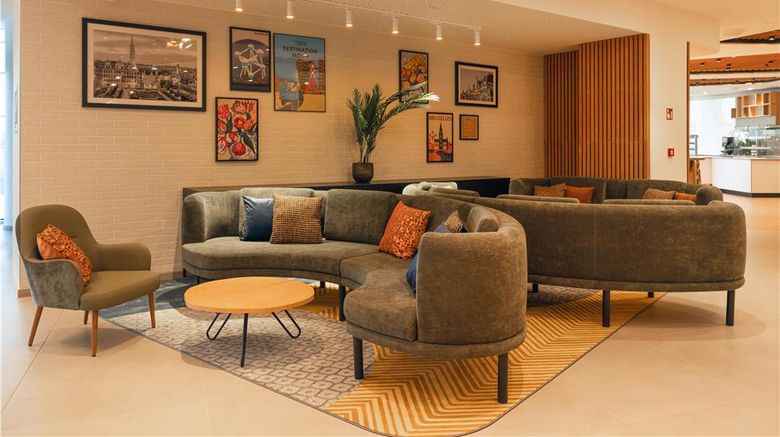 <b>Hilton Garden Inn Brussels Airport Lobby</b>. Images powered by <a href="https://iceportal.shijigroup.com/" title="IcePortal" target="_blank">IcePortal</a>.
