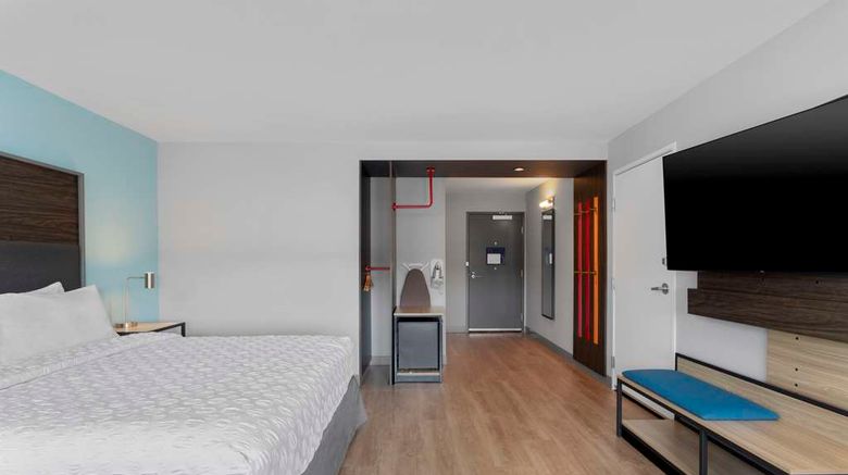 <b>Tru by Hilton Lincoln East Room</b>. Images powered by <a href="https://iceportal.shijigroup.com/" title="IcePortal" target="_blank">IcePortal</a>.