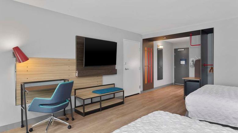 <b>Tru by Hilton Lincoln East Room</b>. Images powered by <a href="https://iceportal.shijigroup.com/" title="IcePortal" target="_blank">IcePortal</a>.