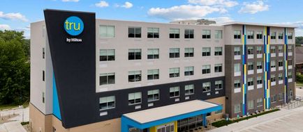 Tru by Hilton Lincoln East Exterior