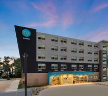 Tru by Hilton Lincoln East Exterior