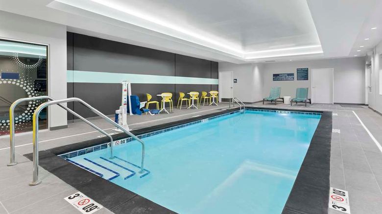 <b>Tru by Hilton Lincoln East Pool</b>. Images powered by <a href="https://iceportal.shijigroup.com/" title="IcePortal" target="_blank">IcePortal</a>.