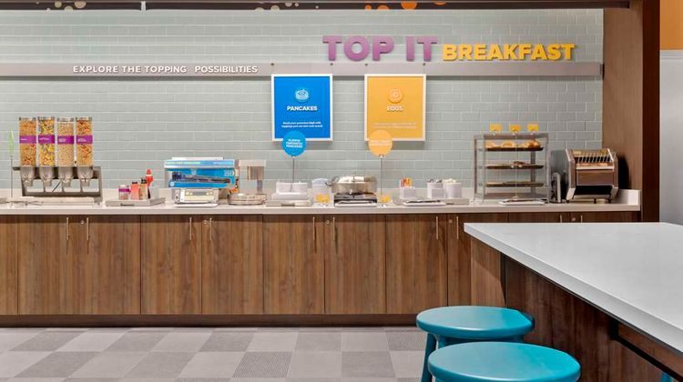 Tru by Hilton Lincoln East Restaurant