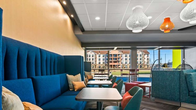 Tru by Hilton Rogers Bentonville Lobby