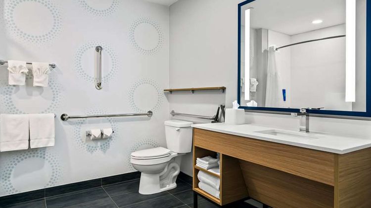 Tru by Hilton Rogers Bentonville Room