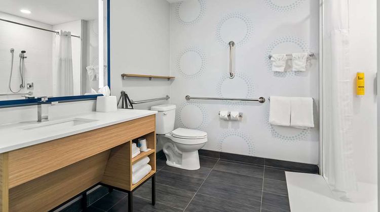 Tru by Hilton Rogers Bentonville Room