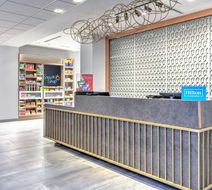 Hampton Inn & Suites The Woodlands Lobby