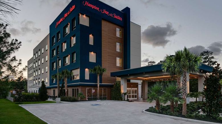<b>Hampton Inn & Suites The Woodlands Exterior</b>. Images powered by <a href="https://iceportal.shijigroup.com/" title="IcePortal" target="_blank">IcePortal</a>.