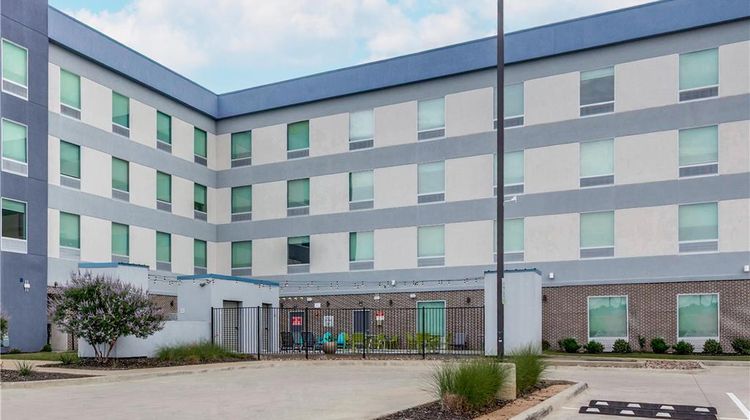 Home2 Suites by Hilton Arlington West Exterior